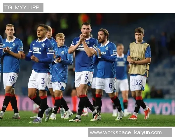 墨尔本足球赛激情四溢球迷齐聚共庆盛事的热血时刻